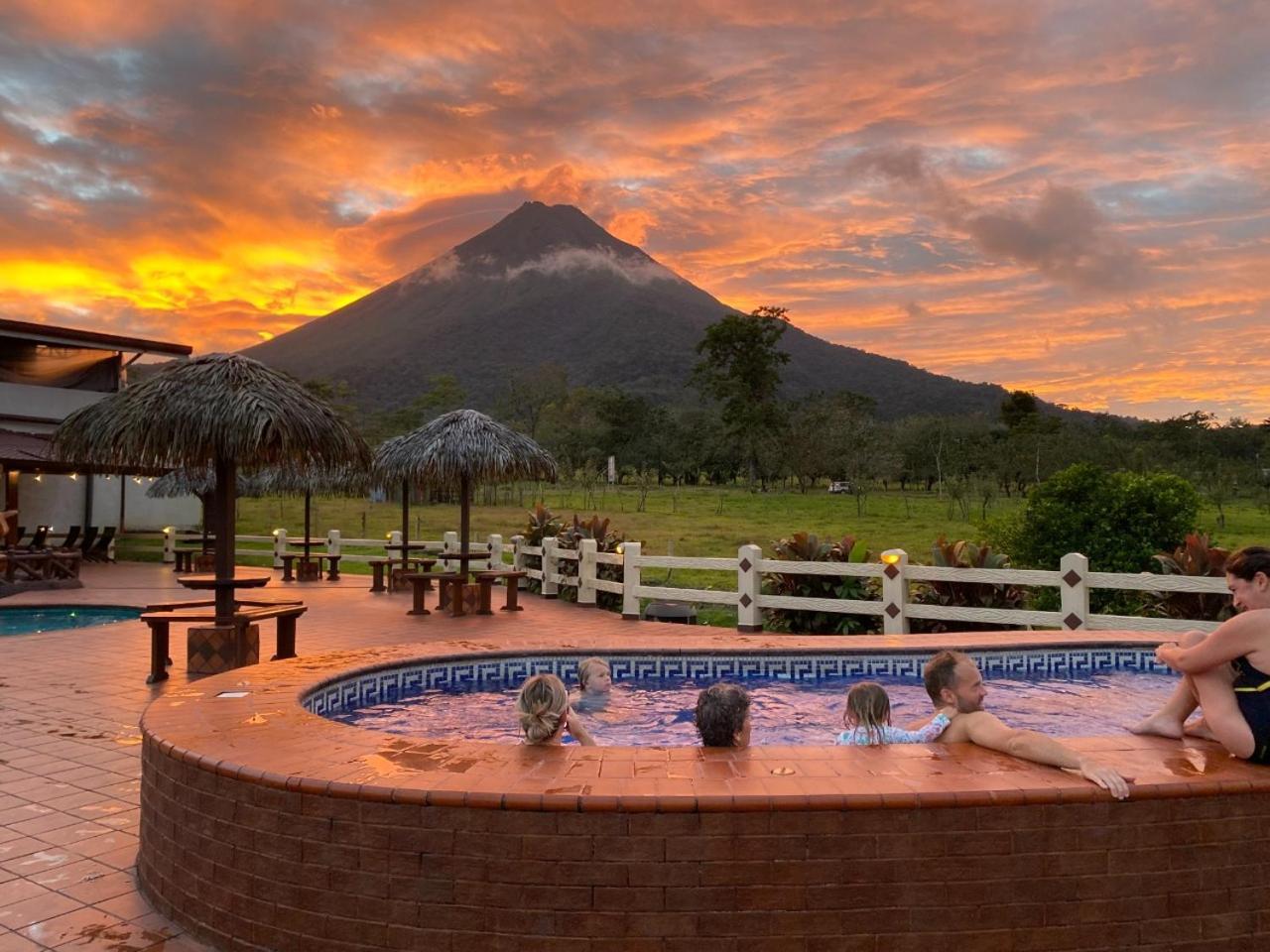 Hotel La Pradera Del Arenal La Fortuna Exterior foto